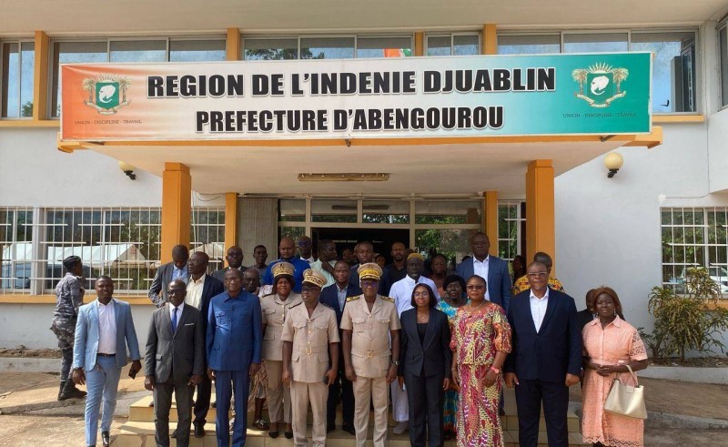 Le préfet de région, Kouadio Kouassi Eugène, et Anne Flore Aka du ministère du Plan, ont salué l’implication des populations de l’Indénié-Djuablin.