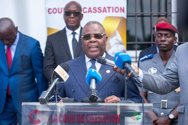 Le président de la Cour de cassation, Yua Koffi, a organisé pour la première fois la levée de drapeau. (Ph: Dr)