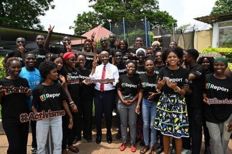 Des jeunes reporters en interview avec le directeur Régional de l’Unicef (DR)