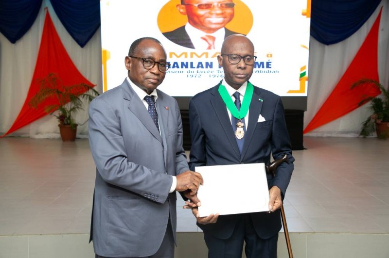 Le ministre Koffi N’Guessan a salué le mérite de Malan Kouamé. (DR)