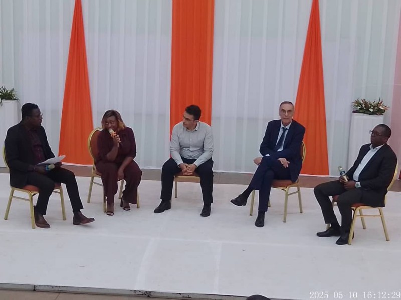 Les panélistes ont instruit l'auditoire. (Ph: Dr)