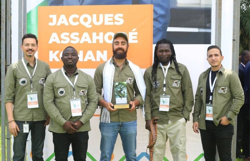 La Fondation dédie son prix au ministre des Eaux et Forêts de Côte d’Ivoire, Laurent Tchagba qui a cru en ses actions.