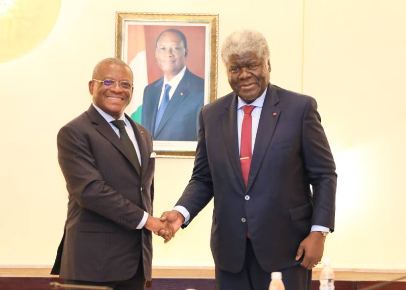 Les deux Premiers ministres (ivoirien à droite) se félicitent des échanges (DR)