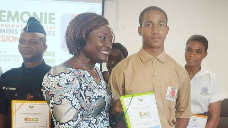 Professeur Mariatou Koné a lancé les examens à grand tirage. (Ph: Dr)