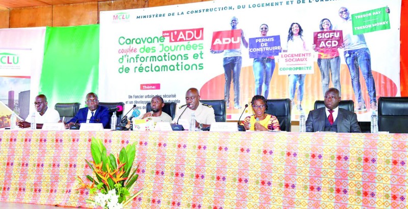 Les habitants d’Aboisso ont participé au panel de la caravane de sensibilisation, outil de proximité par excellence des actions du ministère de la Construction. (Ph: Dr)