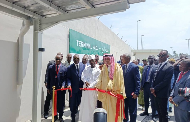 Coupure du ruban symbolique du terminal Hadj (Ph : Salif D. CHEICKNA)