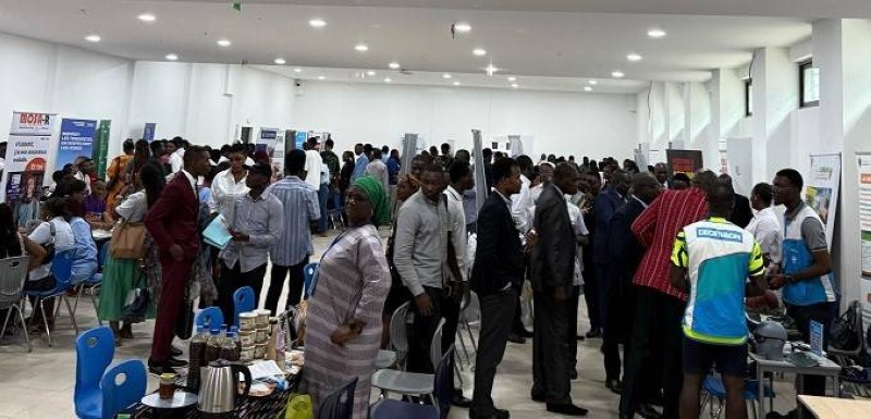 Journée de l’emploi à l’IUA : les étudiants au rendez-vous des opportunités