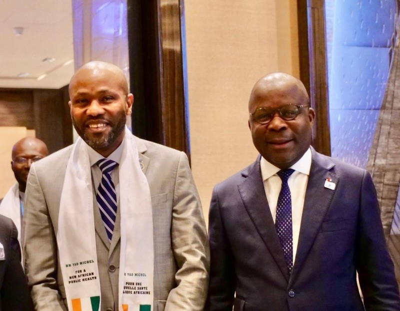 Le Dr Michel Yao, candidat de la Côte d’Ivoire au poste de Directeur Régional de l’OMS Afrique, aux côtés du ministre de la Santé.