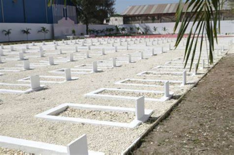 Une vue générale montrant les tombes des tirailleurs sénégalais tués le 1er décembre 1944 par l'armée française au cimetière militaire de Thiaroye à Dakar, le 26 novembre 2024. AFP - SEYLLOU