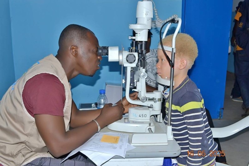 Des examens ophtalmologiques ont été effectués