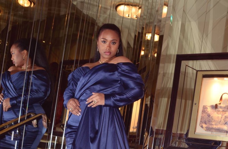 Cynthia Nassardine dans une création signée Paul-Laurain K., jeune figure montante de la couture ivoirienne. Cannes 2025