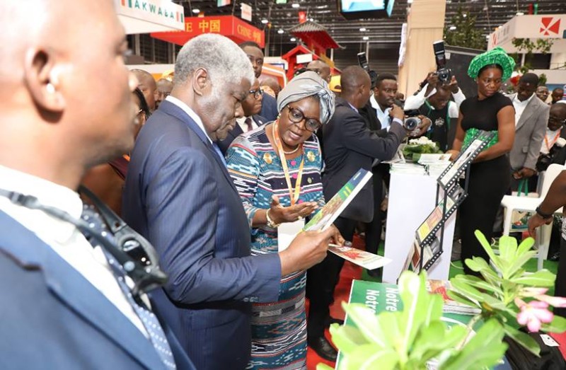 Le Premier ministre Robert Beugré Mambé a visité le stand de la Cedeao. (Ph: Dr)