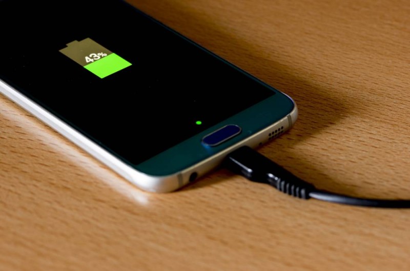 La charge du téléphone au cœur de la tentative de viol. (Ph: Dr)