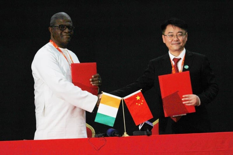 Ce Mou a été paraphé par Dr Méité Méké, président de l’Université de San-Pédro et Ji Jihua, vice-président de l’Académie d’Agriculture tropicale de Chine. (dr)