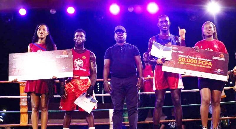 Ousmane Gbané (en centre), le DG de l'Ons, a félicité les combattants pour la qualité des combats sur le ring. (Ph: Dr)