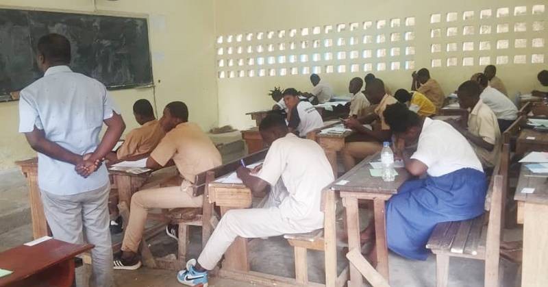 Les élèves en pleine composition au lycée Djédjé Amondji à Adjamé. (Ph: M.T.)