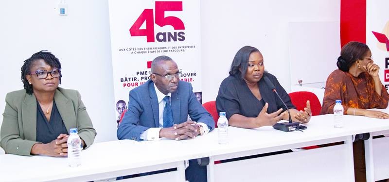 Entourée des membres du conseil, Patricia Zoundi Yao, présidente du Mpme (au micro), a donné les grandes lignes des festivités. (Ph: Dr)