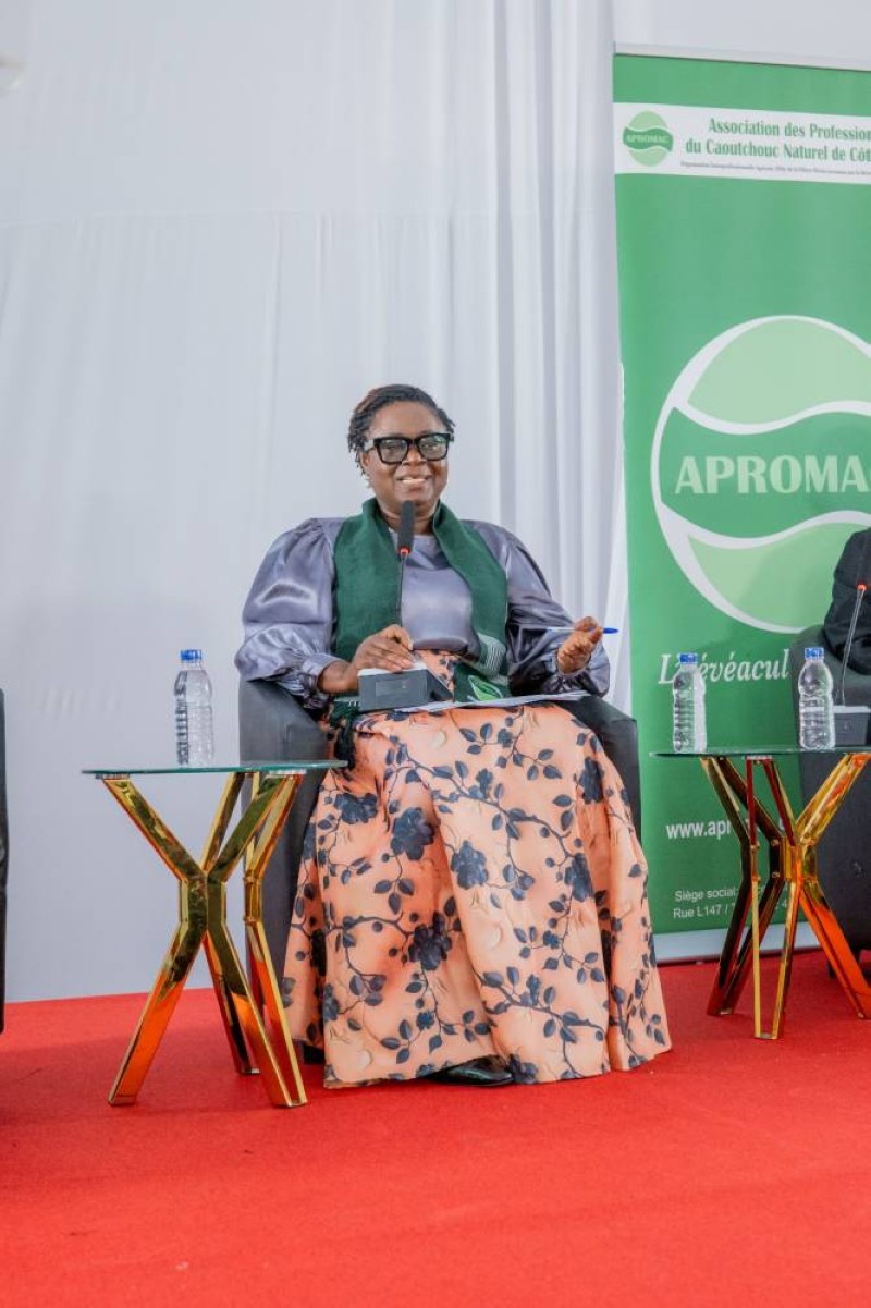Boko Chantal, la chargée des opérations agricole à l'Apromac, explique ici l'importance de l'association de culture.(Ph: Dr)