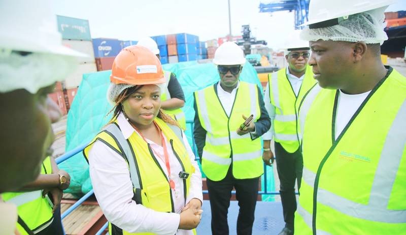 Adélaïde Kouassi Tété, directrice exploitation d’Abidjan Terminal a fait découvrir aux journalistes le potentiel de sa structure. (Ph: Dr)