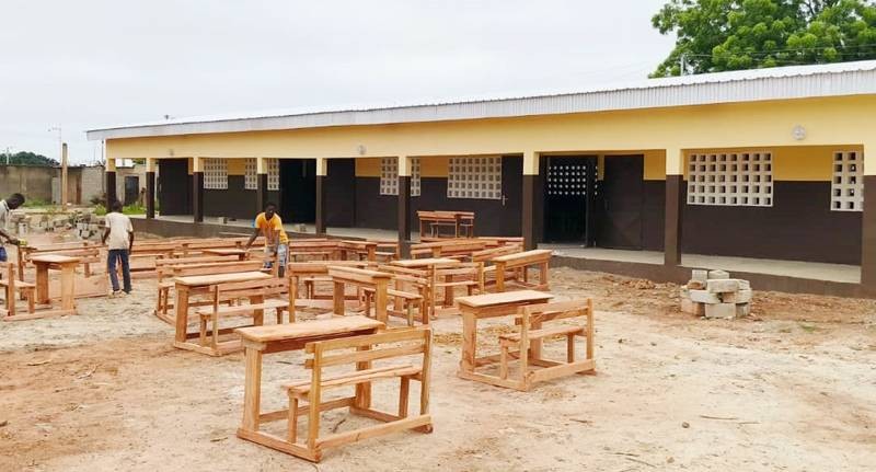 Une vue des infrastructures et des tables-bancs offerts par un ancien élève du Groupe scolaire annexe de Sokoura. (Ph: Dr)
