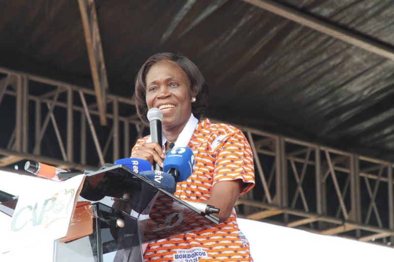 Simone Gbagbo, porte-parole de la coalition de l'opposition, au cours de son intervention. (Ph Joséphine Kouadio)