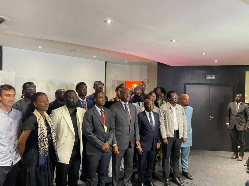 Les ministres Kalil Konaté et Mamadou Touré mettent en mission les 20 jeunes ivoiriens (Photo Bavane)