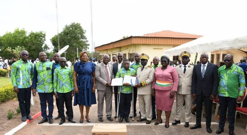 Les autorités administratives et universitaires lors de la cérémonie de clôture du salut aux couleurs à l’UPGC.