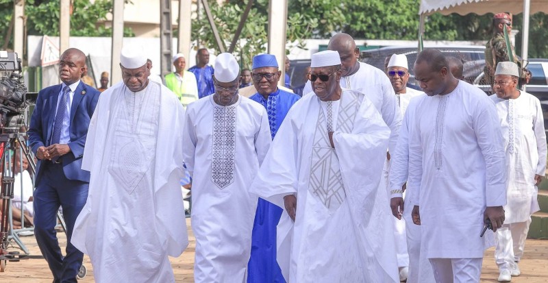 Le Président Ouattara à son arrivée à la mosquée