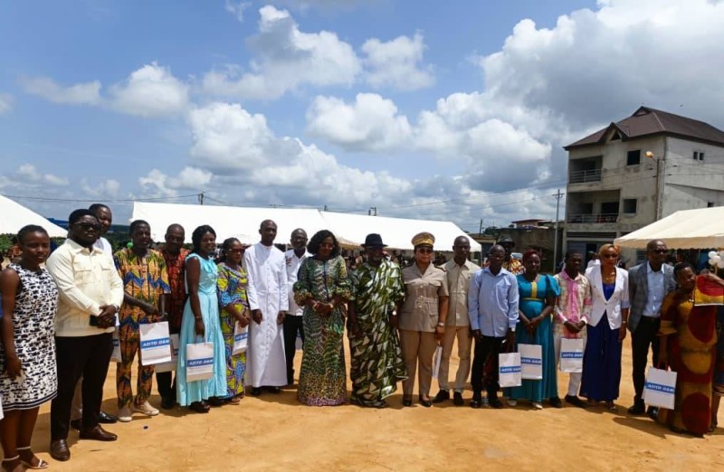 Le secrétaire général de préfecture a remercié le chef du village et les acteurs éducatifs pour leur engagement à promouvoir le mérite scolaire. (Ph: Dr)