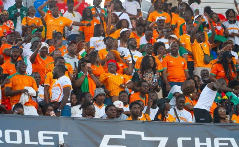 La diaspora ivoirienne réunie à Toronto pour soutenir les champions d’Afrique, malgré la défaite sur le terrain.