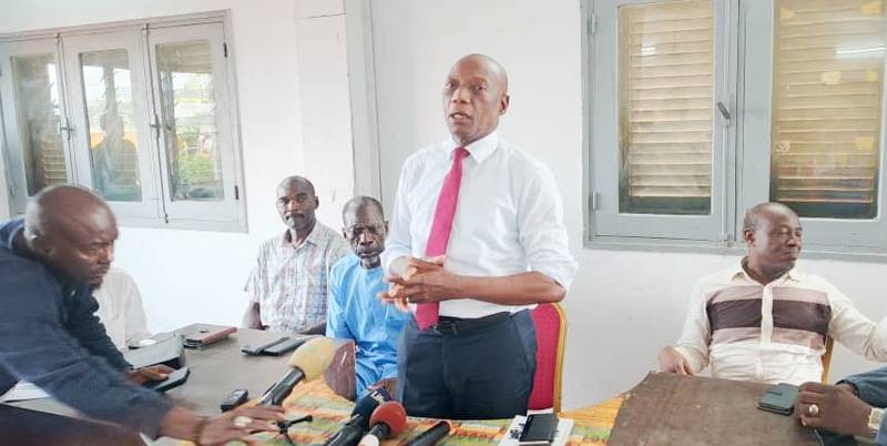 Ibrahim Diaby (debout), directeur général du Haut conseil du patronat des entreprises de transport routier de Côte d'Ivoire. (Ph: Dr)