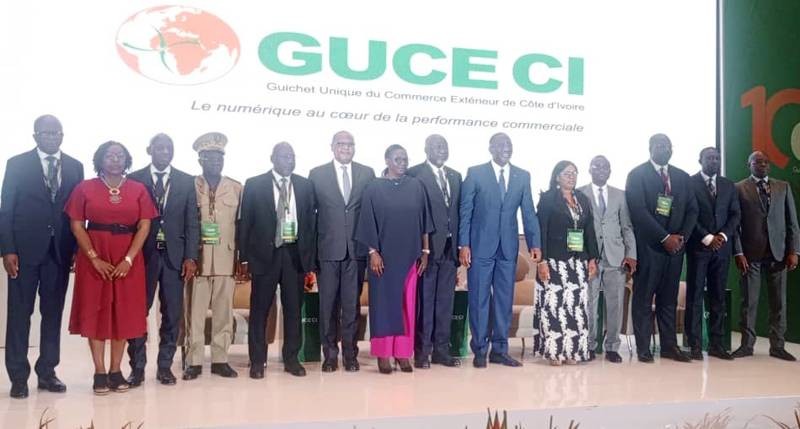 La photo de famille après l'ouverture de la cérémonie. (Ph: Dr)