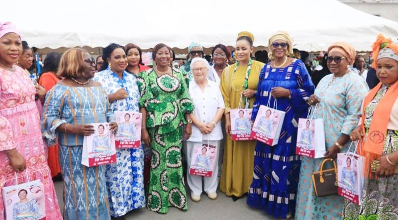 Les femmes d’Abobo reconnaissantes au maire Kandia Camara. (Ph: Dr)