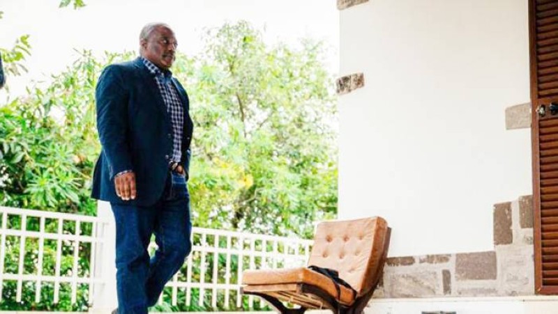 L'ancien président de la République démocratique du Congo, Joseph Kabila, après une réunion avec des chefs traditionnels dans une résidence à Goma, le 30 mai 2025. AFP - JOSPIN MWISHA