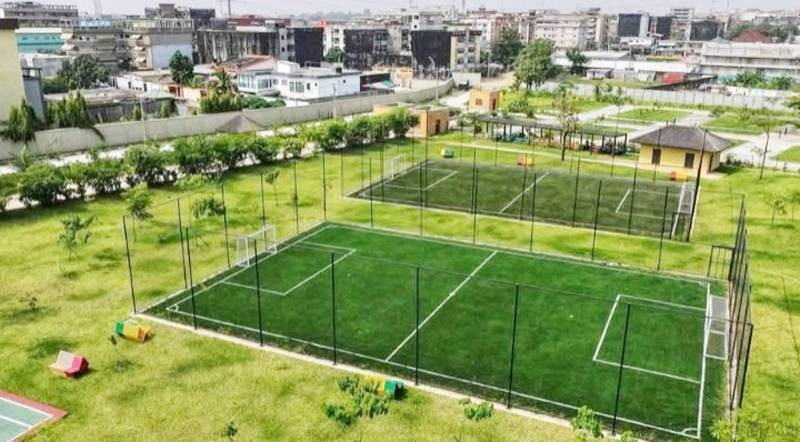 Une vue sur le parc d’Akouédo, conçu sur le site de l’ancienne décharge publique d’Abidjan (Côte d’Ivoire), en mai 2025. PFO AFRICA