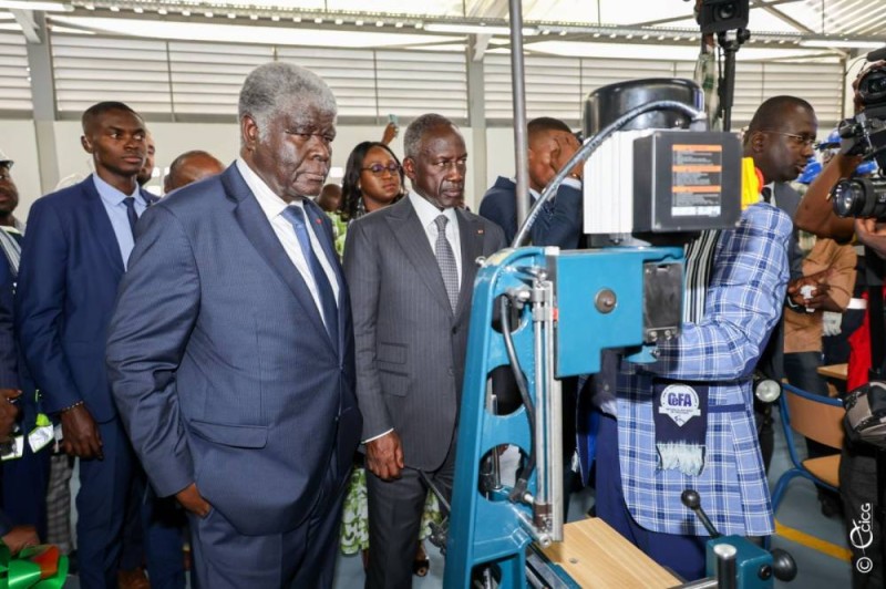 Robert Beugré Mambé a procédé à l’inauguration officielle du Centre de formation par apprentissage aux métiers du bâtiment, dans la commune de Yopougon. (Ph: Dr)