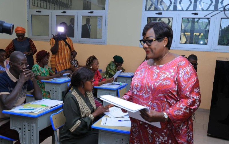 La ministre d'Etat  Anne Désirée Ouloto