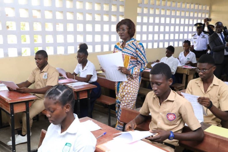 Professeur Mariatou Koné a procédé au lancement des épreuves écrites du Baccalauréat au lycée municipal d’Abobo. (Ph: Dr)