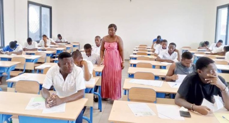 Des élèves en pleine composition au lycée technique d’Abidjan. (Ph: Franck YEO)