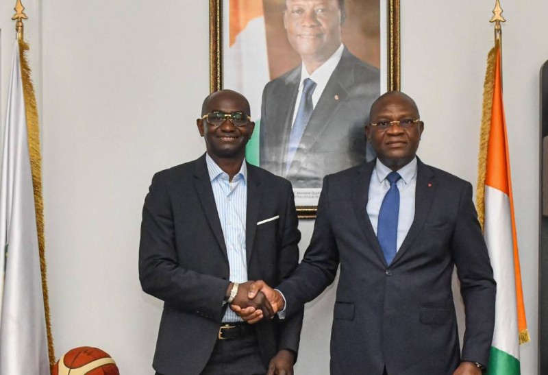 M. Ossin Brice, père de la jeune taekwondoïste ivoirienne Laurène Kimi et e Ministre en charge des Sports, Adjé Silas METCH