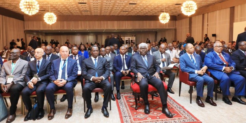 Les participants ont adressé des remerciements au President de la
République et au Premier ministre pour leur soutien à l’organisation de ce
colloque. (Ph: Julien Monsan)