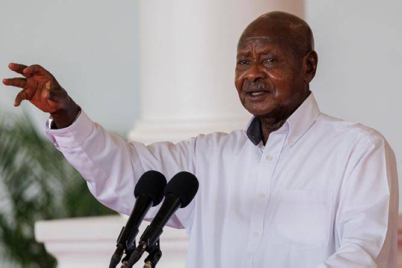 Le président ougandais Yoweri Museveni lors d'un point de presse conjoint avec le président kenyan William Ruto, au palais présidentiel, lors de sa visite d'État de deux jours à Nairobi, le 16 mai 2024. AFP - SIMON MAINA