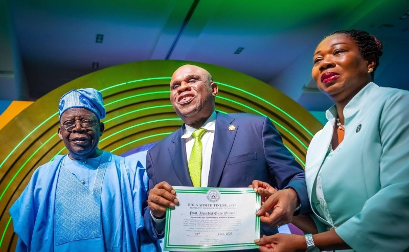 Le Président de la République Fédérale du Nigéria a élévé le professeur Oramah au rang de Grand Commandeur de l’Ordre du Niger