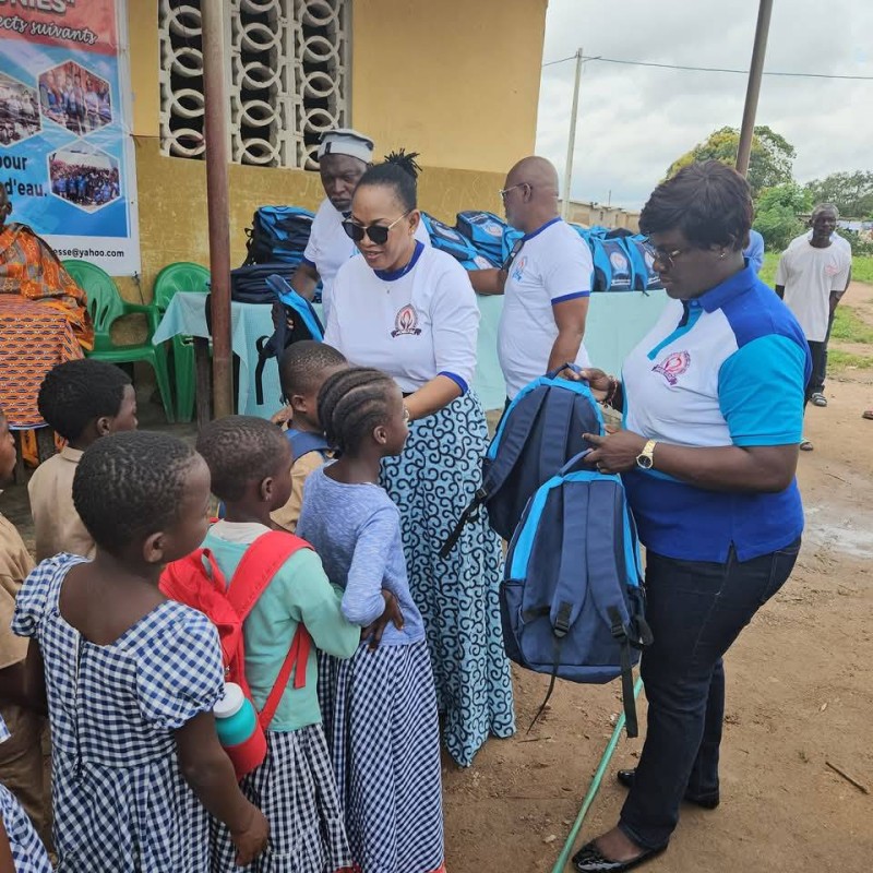 Chaque année, Noblesse pose des actes à travers la distribution de kits scolaires en Côte d'Ivoire. (Ph: Dr)
