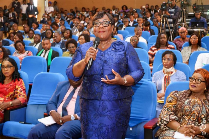Anne Désirée Ouiloto galvanise les fonctionnaires à adopter des comportements citoyens (DR)