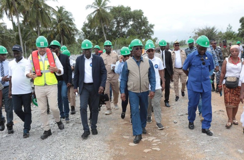 Le ministre Assahoré est les partenaires du projet ont pu vérifier l’effectivité des travaux. (Ph: Abdoulaye Coulibaly)