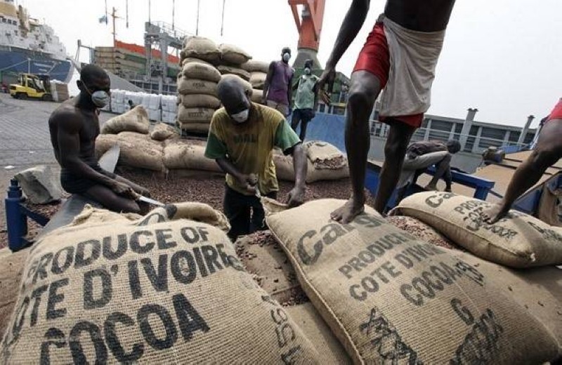 La Côte d’Ivoire se prépare à stopper les exportations de cacao non tracé vers l’Europe dès 2025