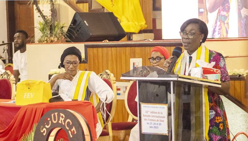 Le pasteur Marie Badjo a prêché les vertus spirituelles aux participantes. (Ph: Dr)