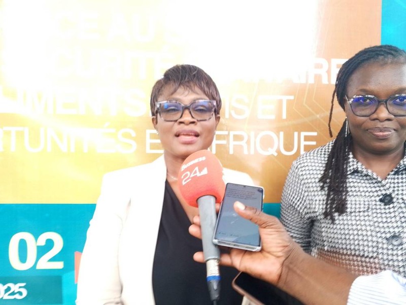 La directrice générale de Icaf, Sanata Berthé (à gauche) est fière du succès de cette sixième édition de Africa food safety forum. (Franck YEO)