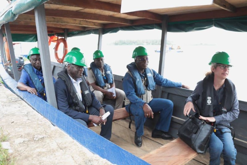 Le ministre Assahoré et les partenaires du projet ont vérifié l'effectivité des travaux. (Ph: Abdoulaye Coulibaly)